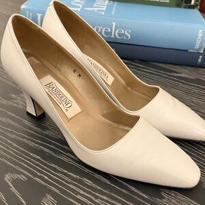 Retro Bandolino Made in Spain Off White Leather 3” Heels Sz 8